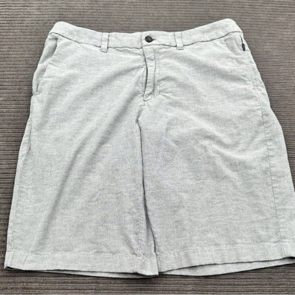 Men’s gray Lululemon shorts